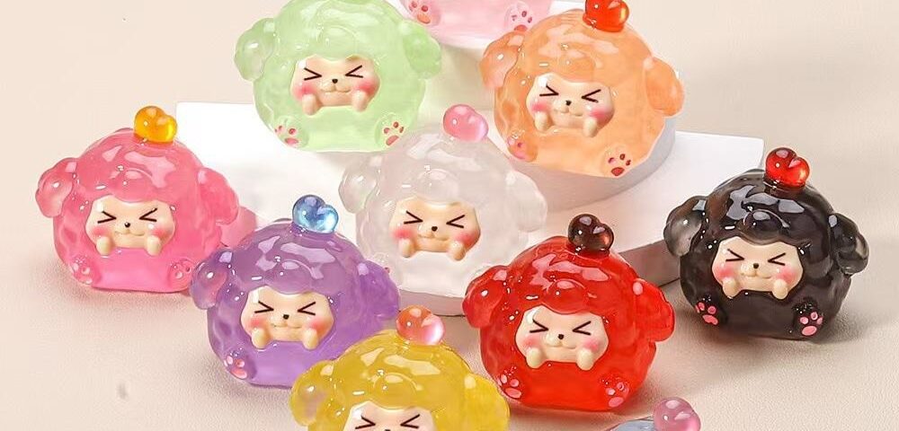 Glow-in-the-dark transparent animal resin figurines