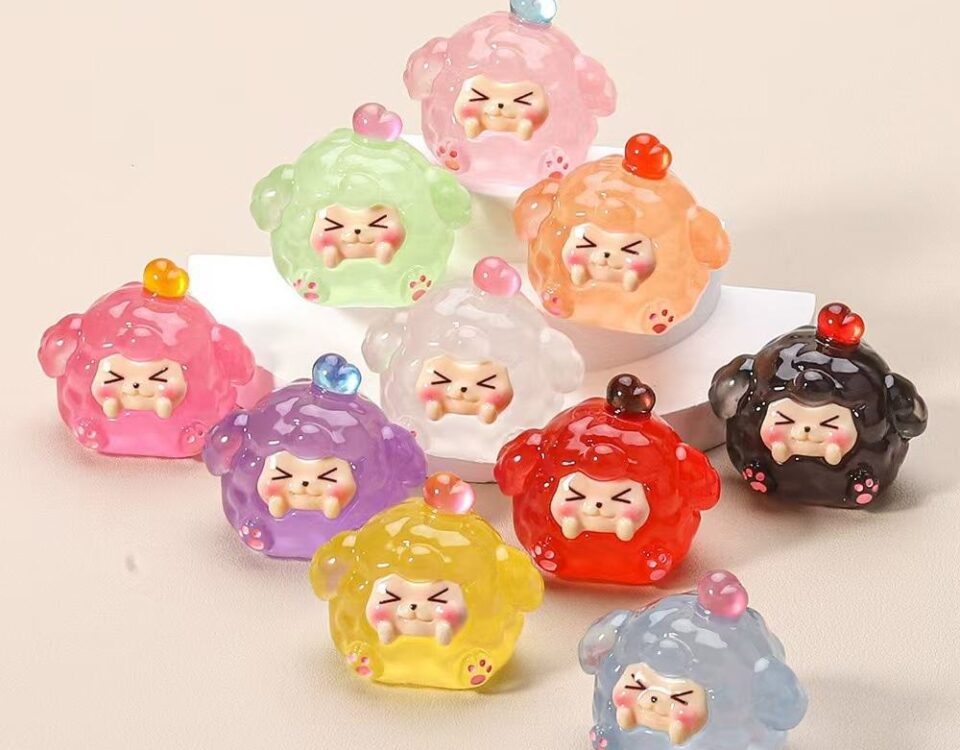 Glow-in-the-dark transparent animal resin figurines