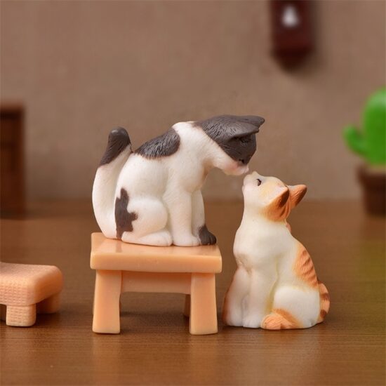 Mini Garden Cat Resin Figurine for Decoration