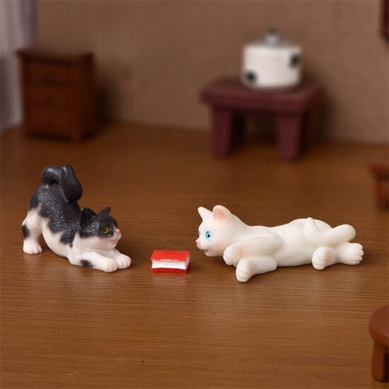 Mini Garden Cat Resin Figurine for Decoration