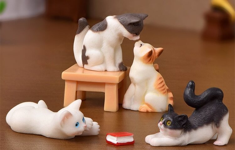 Mini Garden Cat Resin Figurine for Decoration