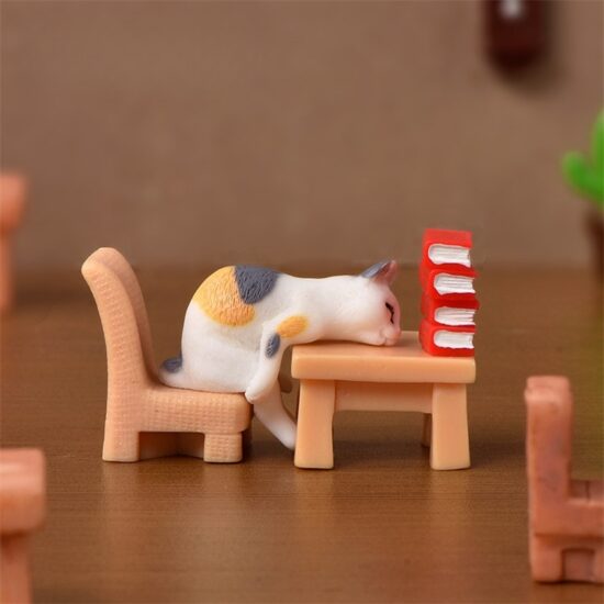 Mini Garden Cat Resin Figurine for Decoration