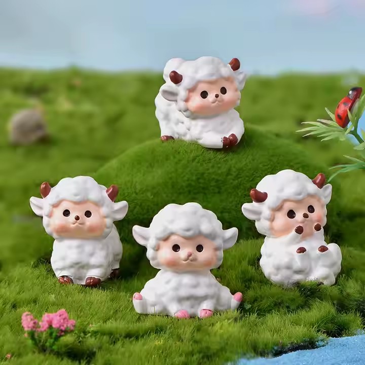 Mini Anime Cartoon Sheep Resin Statue for Decoration