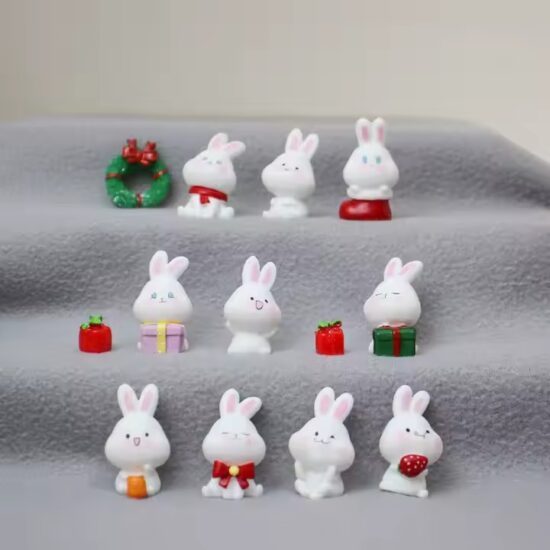 Custom Cute Cartoon Bunny Resin Desk Toy for Decoration