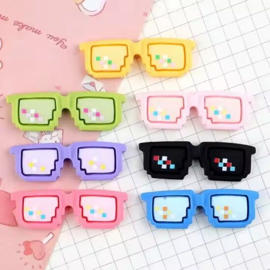 Trendy Mosaic Glasses Resin Toy Figurine for Decor or Gifting