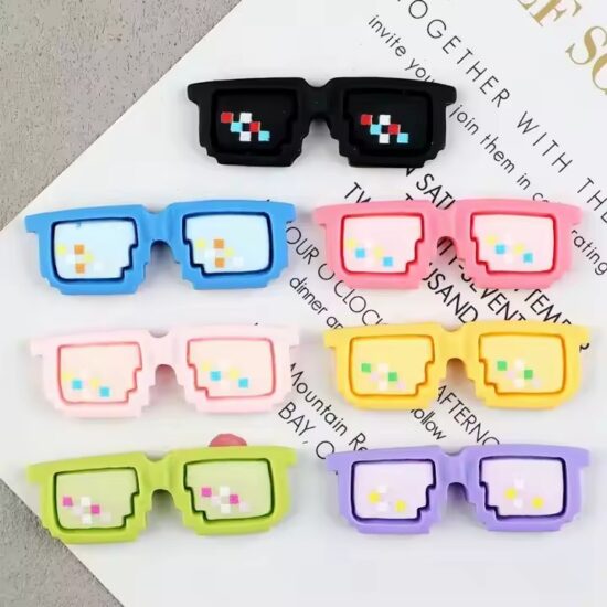 Trendy Mosaic Glasses Resin Toy Figurine for Decor or Gifting
