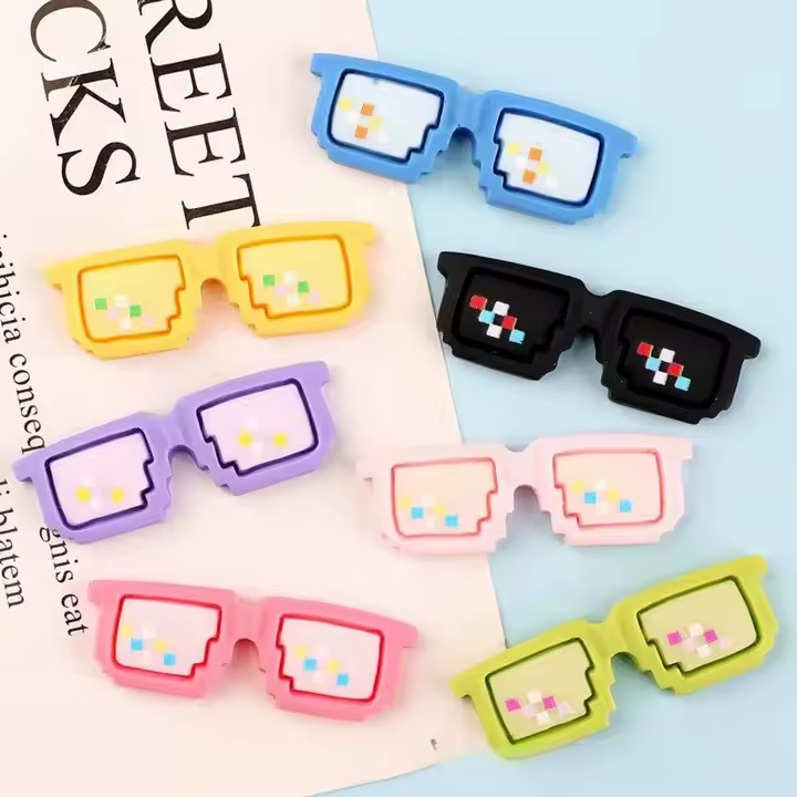 Trendy Mosaic Glasses Resin Toy Figurine for Decor or Gifting
