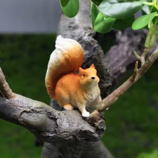 Cute Squirrel Resin Figurine for Garden Decoration