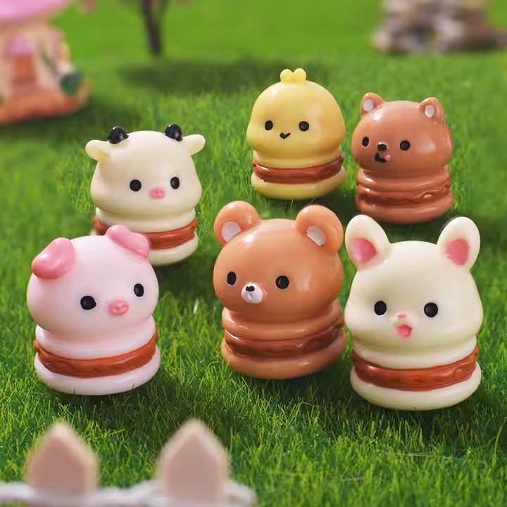 Cartoon Bread and Burger Resin Toys – Cute Kitchen Decor Figurines